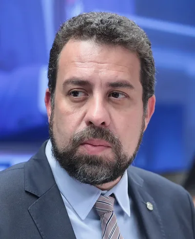 Foto de rosto de Guilherme Boulos