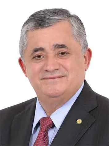 Foto de rosto de José Guimarães