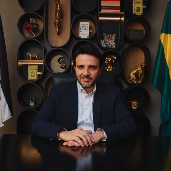 Foto de rosto de Renan Santos